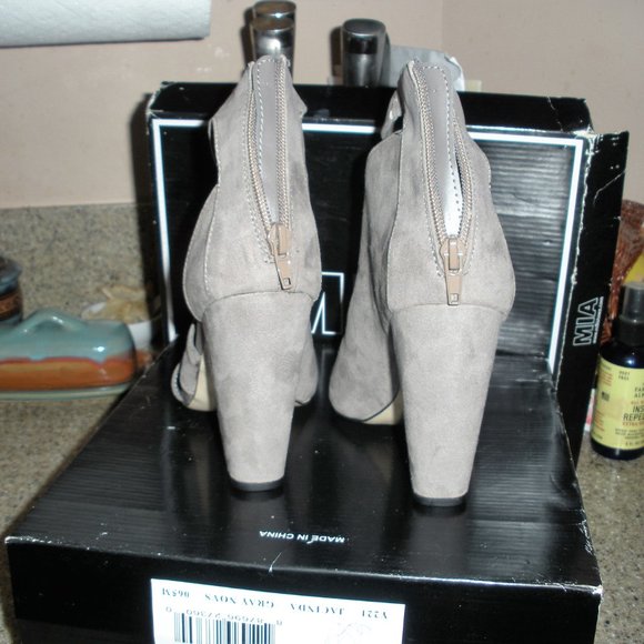 MIA NEW IN BOX gray suede booties open toed, Perfect! - Picture 5 of 5